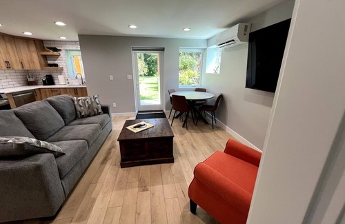 Campbell River Condominio | The River's Nook. River front oasis, private entrance, self-contained new suite!