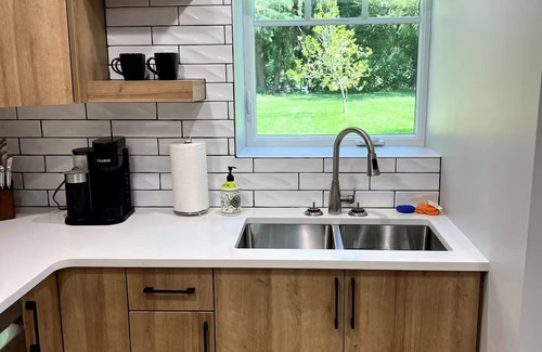 Campbell River Condominio | The River's Nook. River front oasis, private entrance, self-contained new suite!