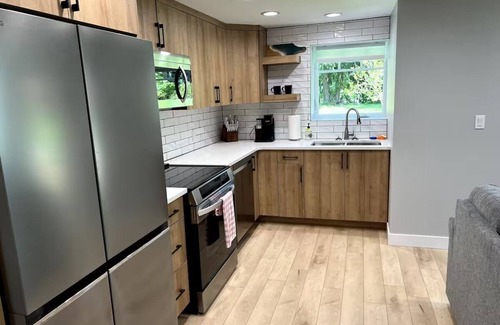 Campbell River Condominio | The River's Nook. River front oasis, private entrance, self-contained new suite!