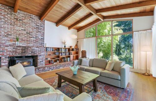 Old Evergreen Highway Casa | The Riverfront Retreat-woods Landing