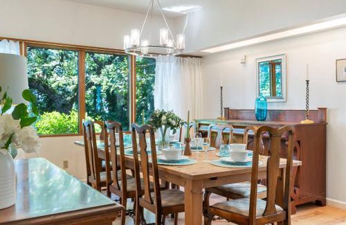 Old Evergreen Highway Casa | The Riverfront Retreat-woods Landing