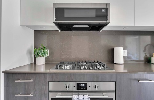 Eau Claire Apartamento | The Riverlight Den DT | Comfort & Amazing City Views