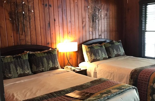 Chimney Rock Cabina | The Riverside Lodge at Chimney Rock