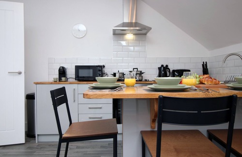 Caerau Apartamento | ◑One bed apartment◑Close to city◑WiFi◑Parking◑