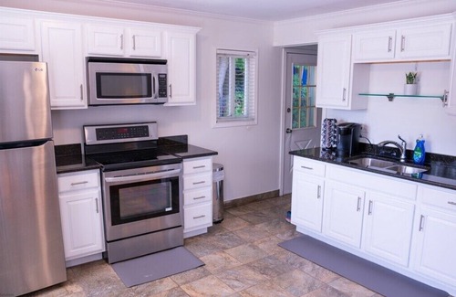 Birmingham Casa | The Rock - Cozy Ranch minutes from Downtown Birmingham and Royal Oak