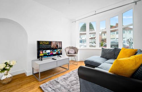 Olton Casa | The Rock, Elegant 4 Bedroom House, Solihull, close to NEC, sleeps 8