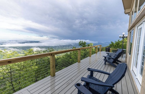 Lupton City Casa | The Rock House - Incredible views, dreamy, and spacious with 3 lofts and library
