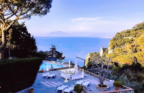 Tiberio Villa | La roca en el mar
