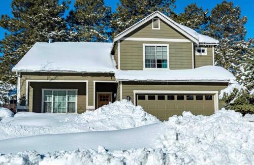 Ponderosa Trails Casa | The Rock Trail House+Renovated+Modern+Fireplace+EV+Nice Yard