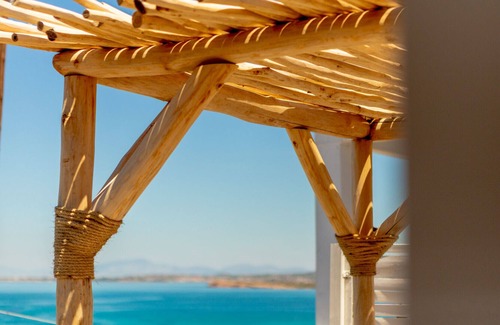 Milos Casa | The Roof Top View