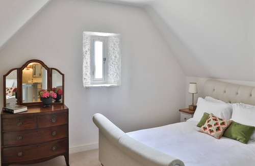 Beverston Otro | The Rooks Apartment 1, Beverston Castle Cotswolds
