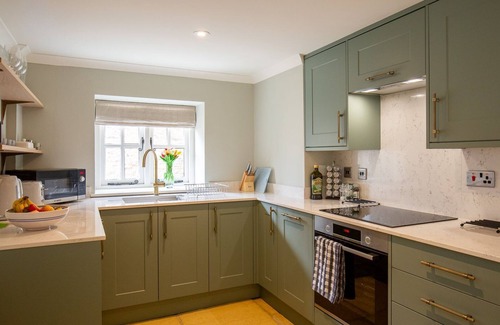 Coln St Aldwyns Cabaña | The Roost at Coln - Dog Friendly Romantic Retreat