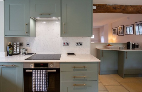 Coln St Aldwyns Cabaña | The Roost at Coln - Dog Friendly Romantic Retreat