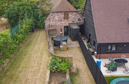 Gravesend Casa | The Roost Group - Meadow Lodge - Hot Tub