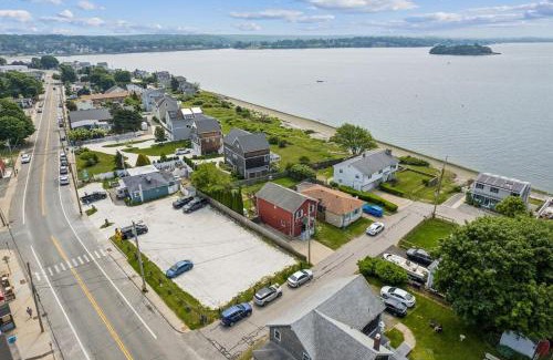Portsmouth Casa | The Roost- Steps to beach & incredible water views