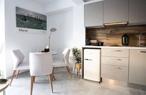 Kypseli Casa | The Rooster's Egg
