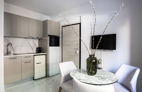 Kypseli Casa | The Rooster's Egg