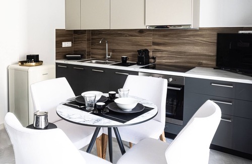 Kypseli Casa | The Rooster's Egg