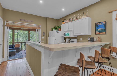 Irvington Casa | The Rosé Retreat: Pool-Screened Porch-RELAX