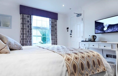 Thorpe-le-Soken Hotel | The Rose & Crown Free House