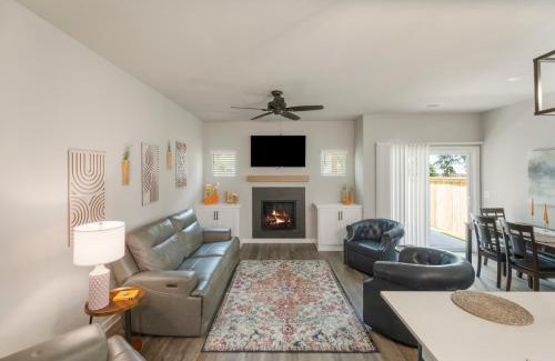 Broken Arrow Casa | The Rose Retreat - Walk to the Broken Arrow Rose District