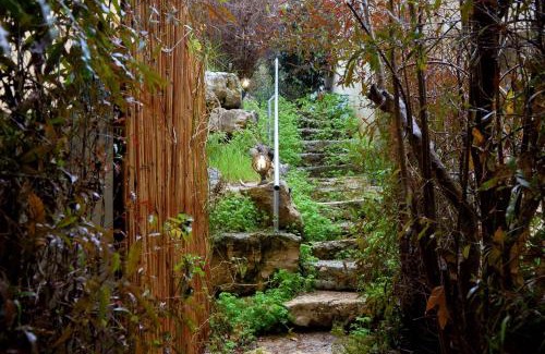 Kfar Vradim Cabina | The Rose Trail