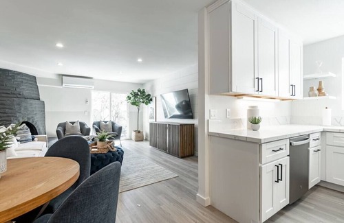 Beach Barber Tract Condominio | The Rosemont - A La Jolla Gem Just 2 Minutes Walk to Beach