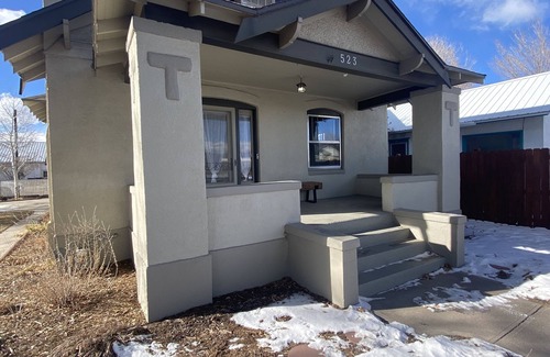 Alamosa Casa | The Ross-Downtown Alamosa *Hot Springs Admission Included* STR#2939