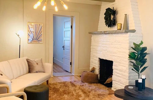 Pueblo Casa | The Roundhouse Charming 4BR House w/ Jacuzzi Tub, WiFi and AC in Central Pueblo