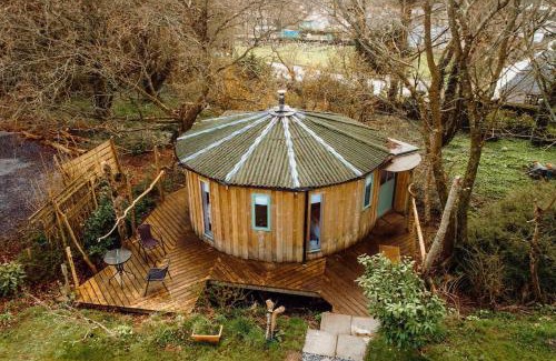 Begelly Chalet De Esquí | The Roundhouse - Unique space nestled in the trees