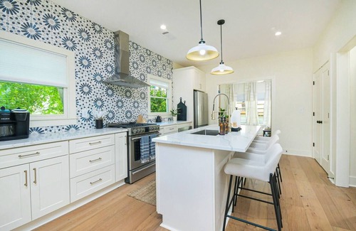 Cabbagetown Casa | The Rox & Leigh – Your Ideal Group Retreat Near Downtown ATL!