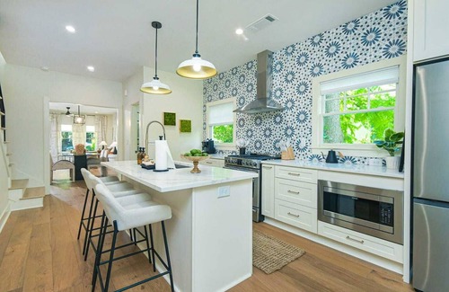 Cabbagetown Casa | The Rox & Leigh – Your Ideal Group Retreat Near Downtown ATL!