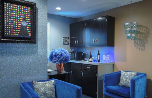 Roxbury Hotel | The Roxbury at Stratton Falls