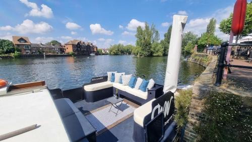 Windsor Alquiler De Eote | The Royal Escape Windsor, Static Wide Beam Barge