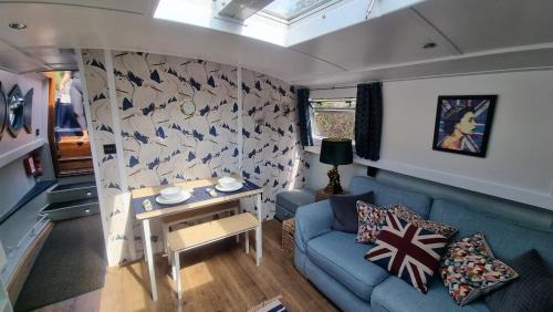 Windsor Alquiler De Eote | The Royal Escape Windsor, Static Wide Beam Barge