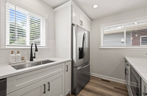 Royal Oak Casa | The Royal Hideaway - Your Stylish Retreat in Royal Oak!