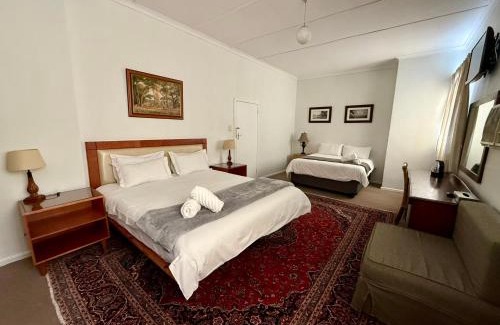 Beaufort West Hotel | The Royal Lodge