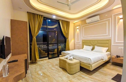 Bhuj Hotel | The Royal Riviera Resort & stay