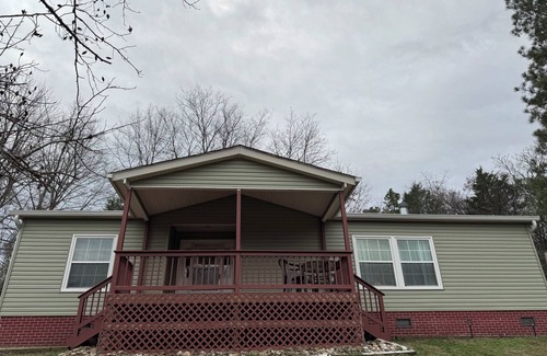 Royal Casa | The Royal RoadHouse Charming 2-bedroom house near Lake Ouachita