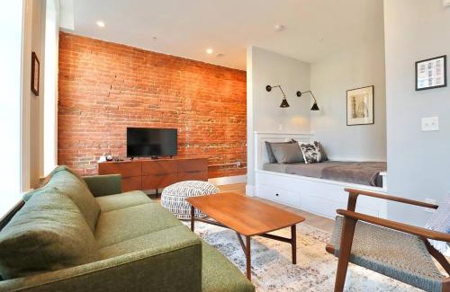 Old Town Alexandria Apartamento | The Royal Suite at Prince Street Inn
