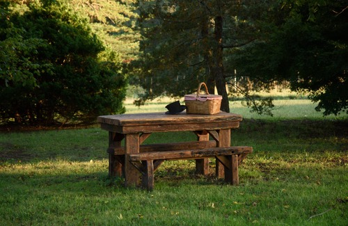 Mentone Casa | The Royal Suite at The Hatter Cafe and Country Inn Breakfast included