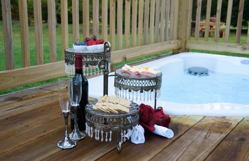 Mentone Casa | The Royal Suite at The Hatter Cafe and Country Inn Breakfast included