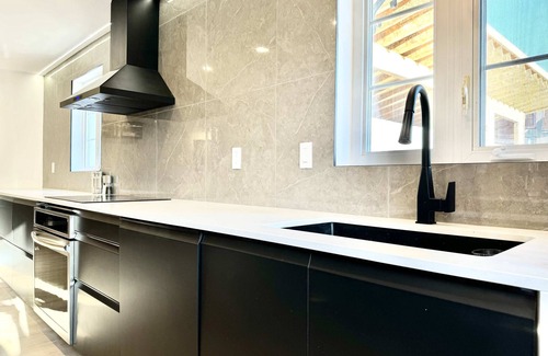 Boischatel Apartamento | The Royal Suite | Hot Tub | Free EV Charger