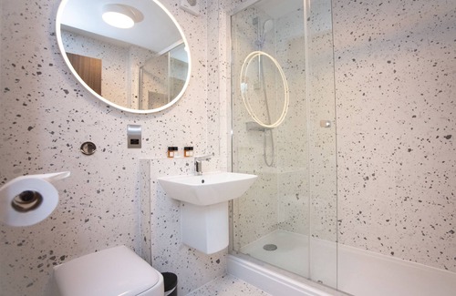 Rochdale Hotel | The Royal Toby Hotel