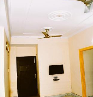 Mahmoorganj Apartamento | The Royale Retreat Apartment