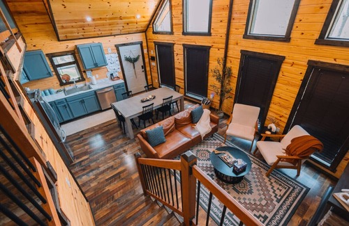 Campton Apartamento | Family Cabin | Hot Tub & Kayaks near Campton Lake