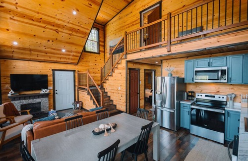 Campton Apartamento | Family Cabin | Hot Tub & Kayaks near Campton Lake