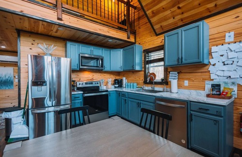 Campton Apartamento | Family Cabin | Hot Tub & Kayaks near Campton Lake