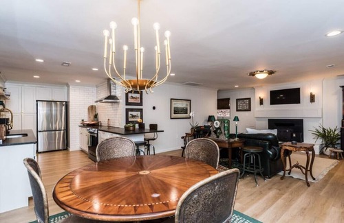 West Jefferson Casa | The Rustic-10 mins to West Jefferson