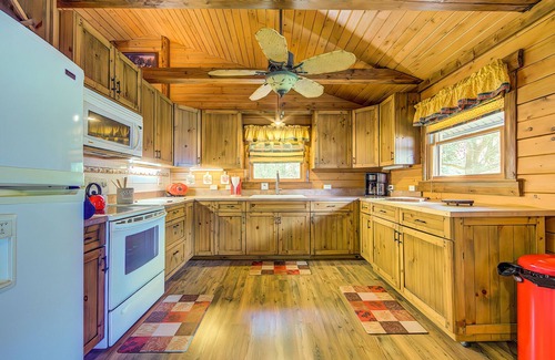 Crystal River Cabina | The Rustic Bear Cabin in the woods, Fire pit, Springs, Beach, 1.16acre of Peace.